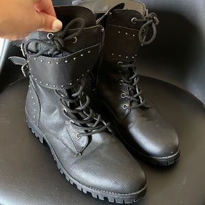 Size 8.5 combat boots
